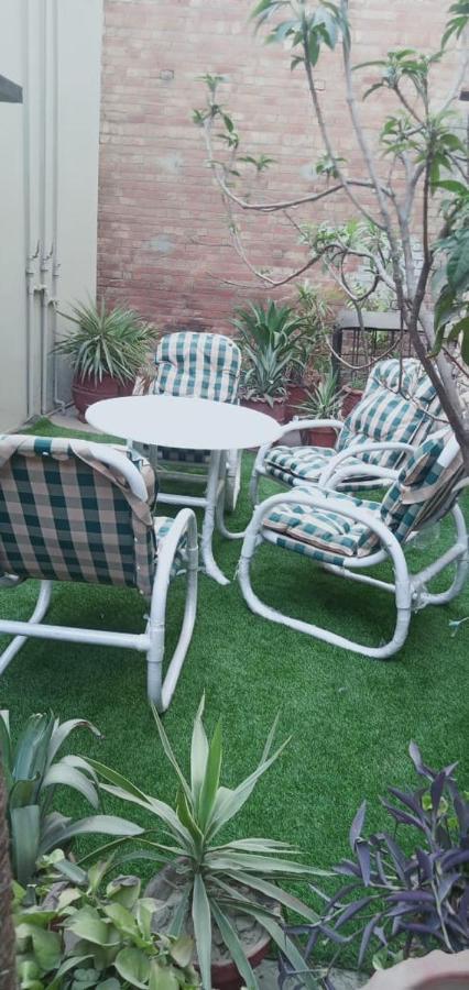 Family Guest House Lahore Near Airport Екстер'єр фото
