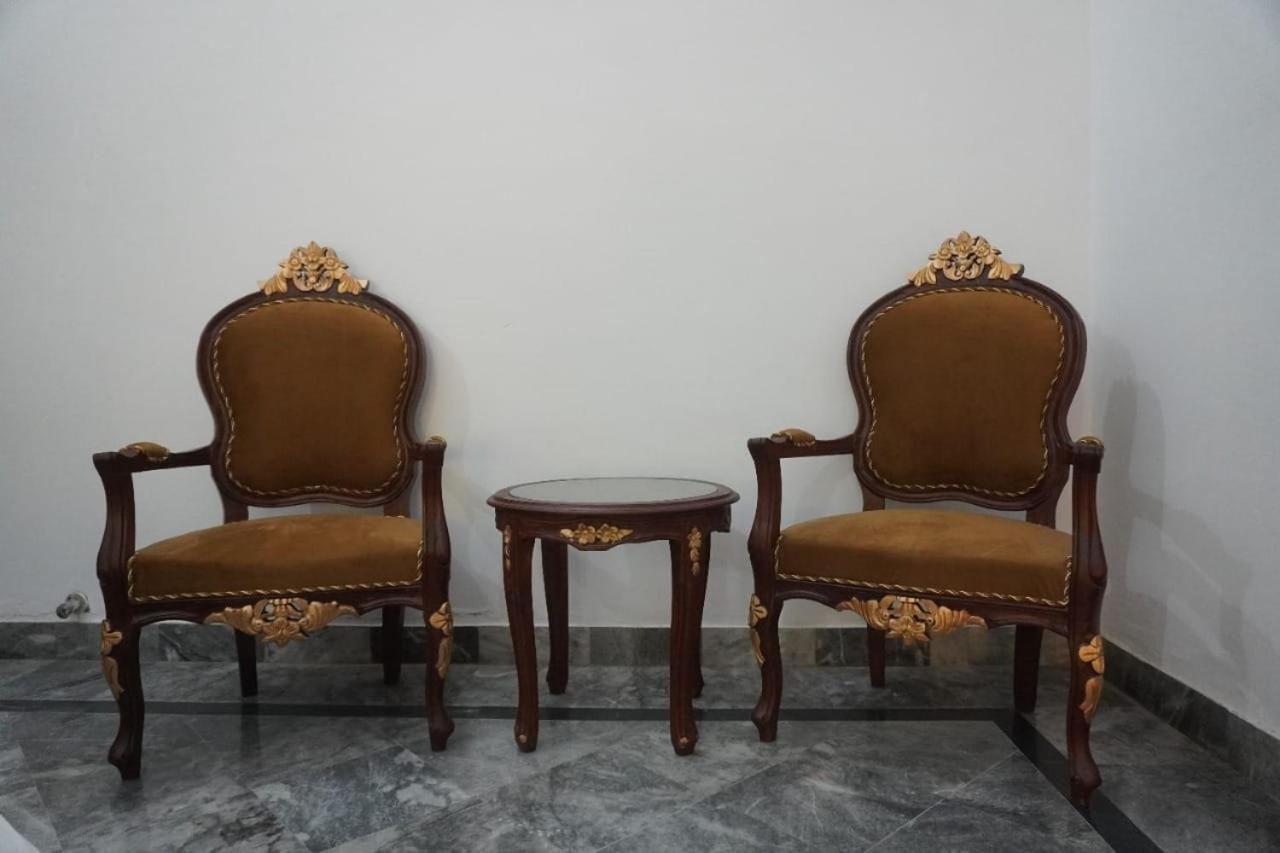 Family Guest House Lahore Near Airport Екстер'єр фото